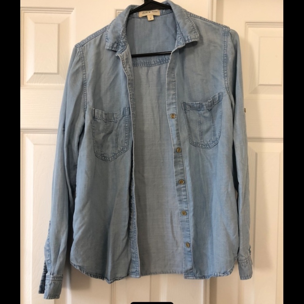 Cloth and stone button down chambray shirt. Size small